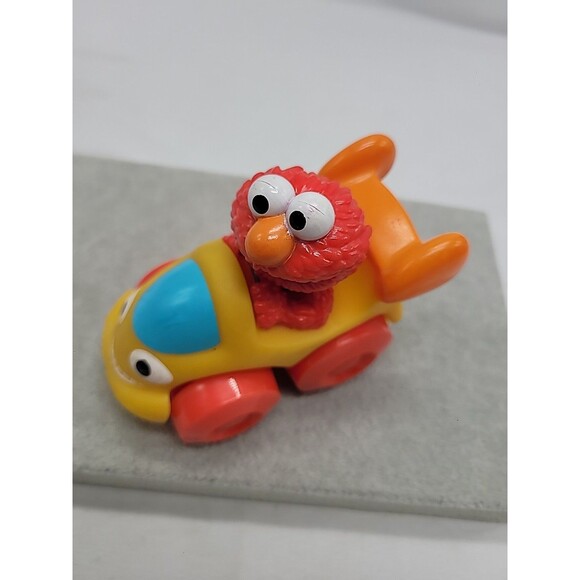 Elmo 2011 Hasbro 4"  Figure Car Sesame Street Workshop Yellow Orange Red - Picture 3 of 16